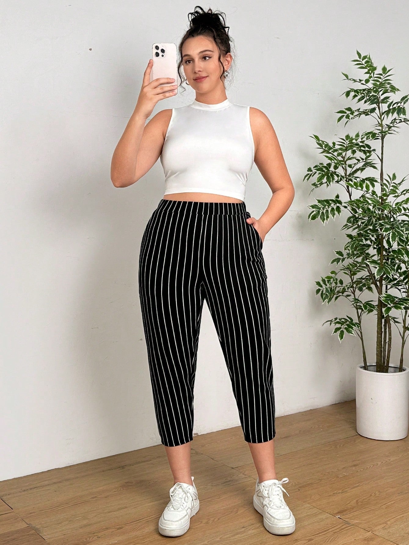 Calça feminina tipo capri listrada Andreina. Plus Size