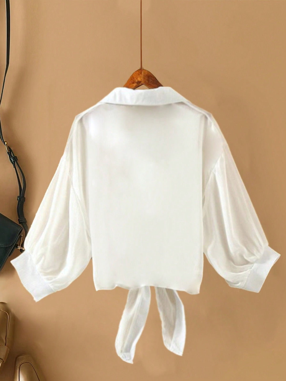 Blusa feminina de praia com amarre frontal Lilian. Plus Size
