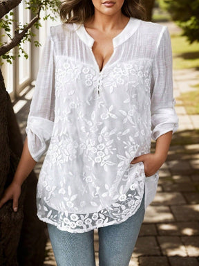 Camisa feminina branca casual com detalhes bordados e manga longa Alicia. Plus Size