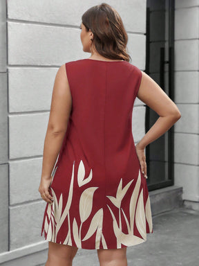 Vestido Feminino com estampa de plantas e detalhe na gola V Lilibeth. Plus Size