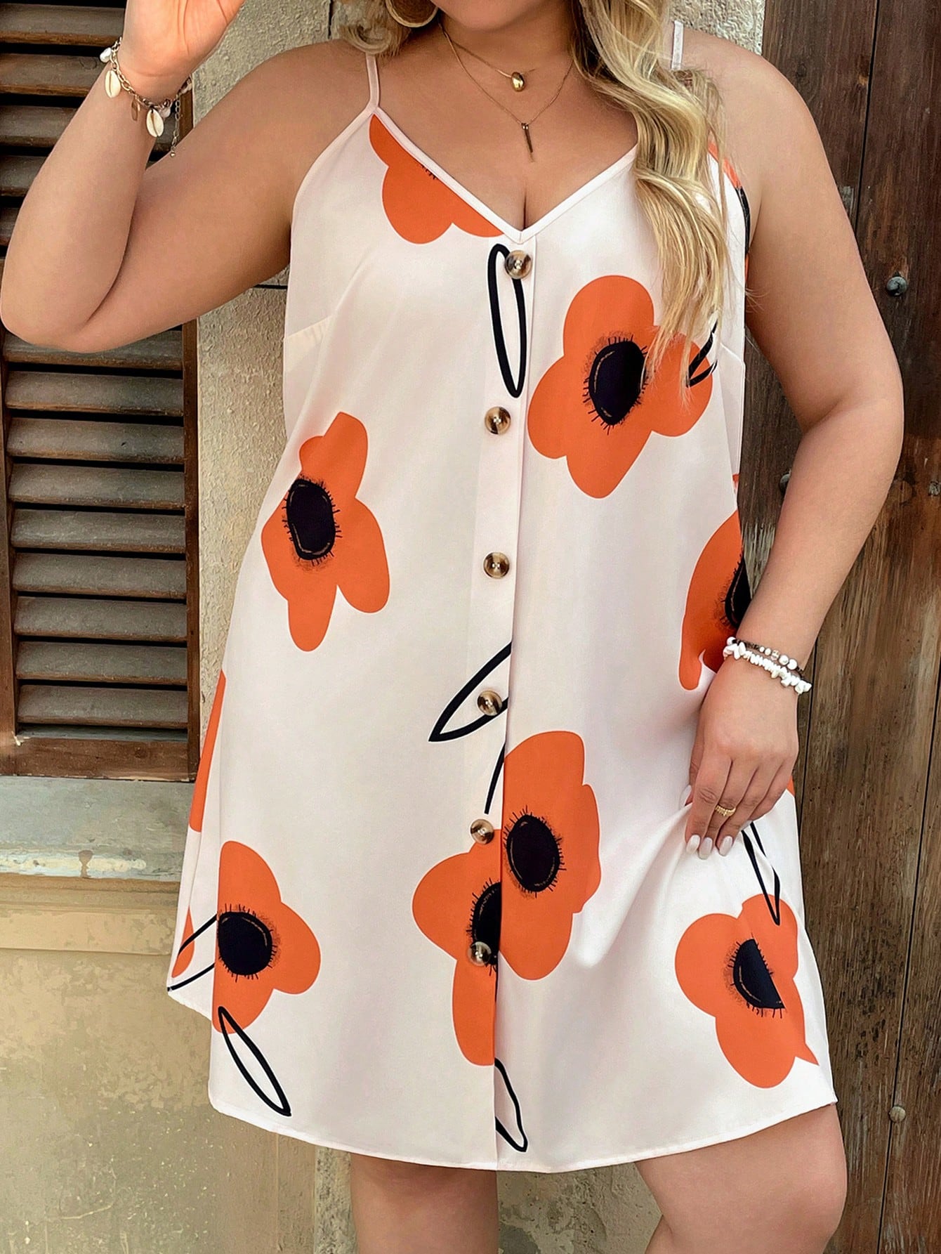 Vestido Feminino com Botões Frontais e Modelagem Soltinha - Poliane . Plus Size